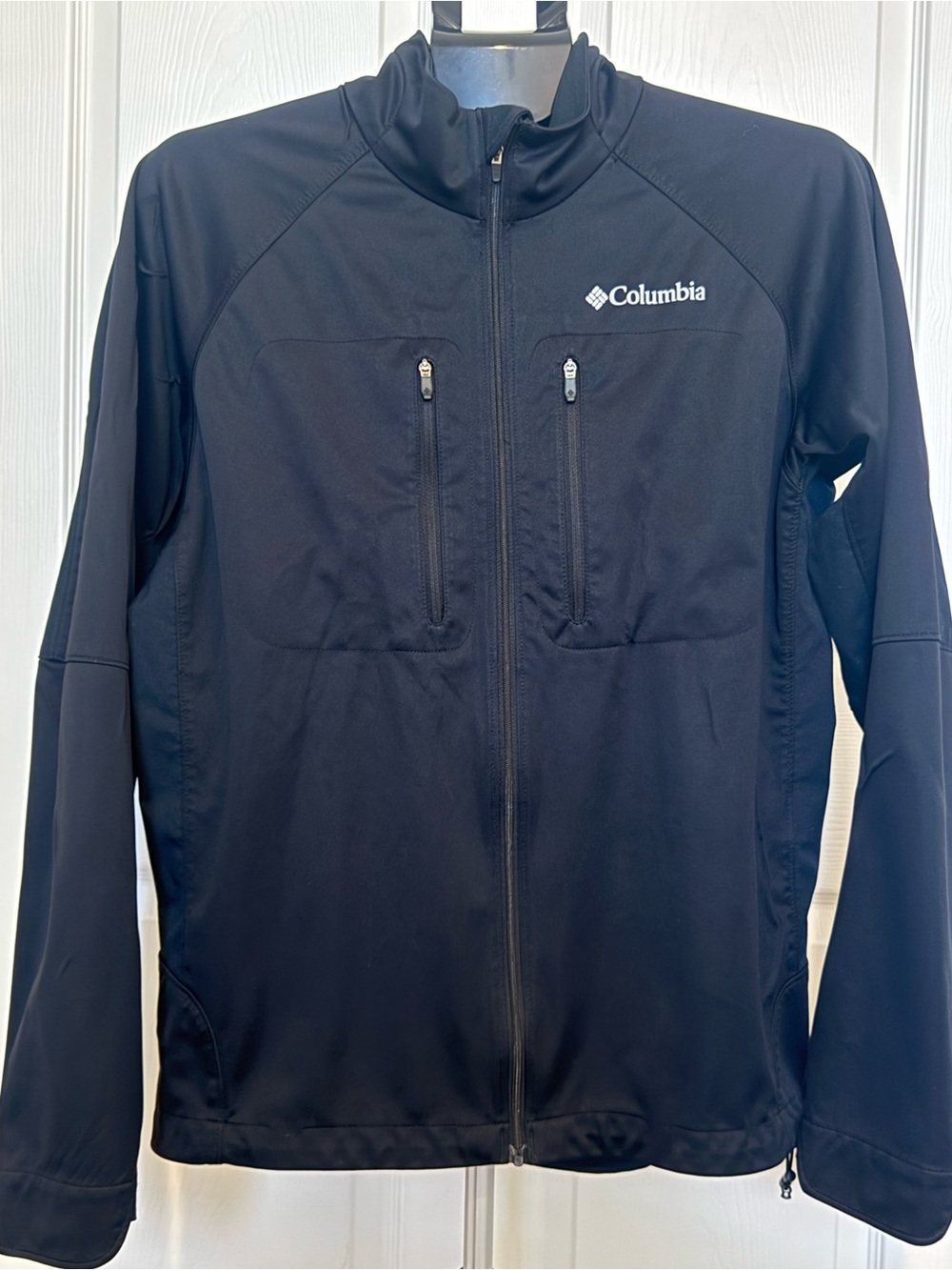 Columbia Men's Black Softshell Jacket. M